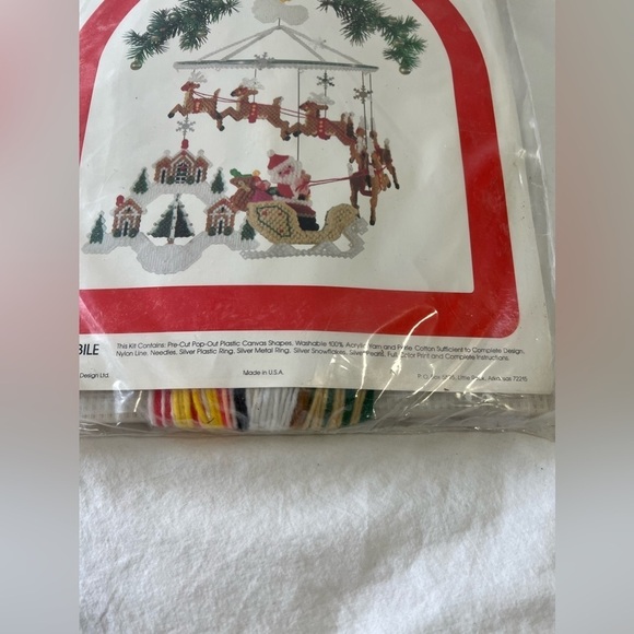 Vintage Leisure Arts Canvas Capers Santa Mobile New. - Picture 3 of 6